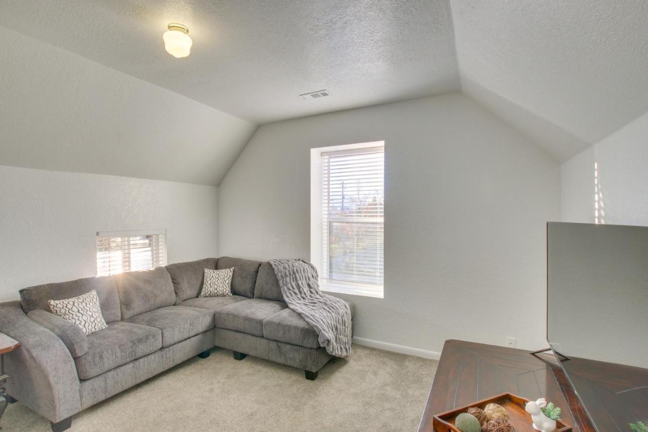 Convenient Logan Apartment - 1 Block To Town! Exterior foto